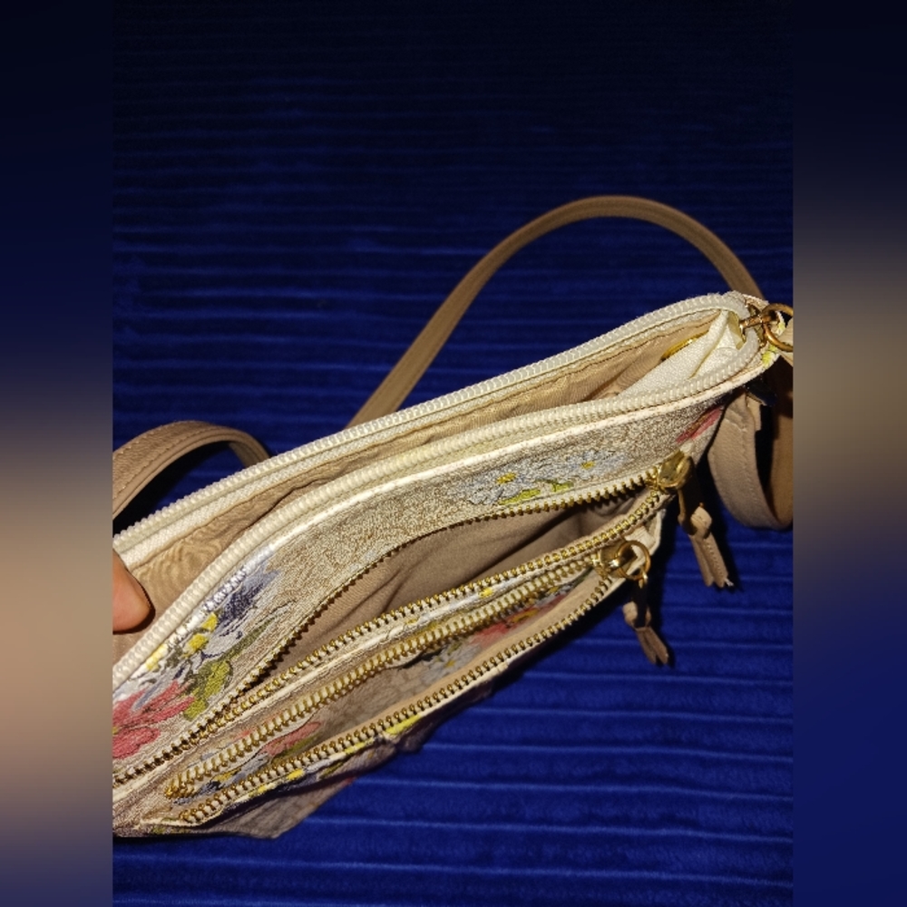 Purse - Picture 2 of 5